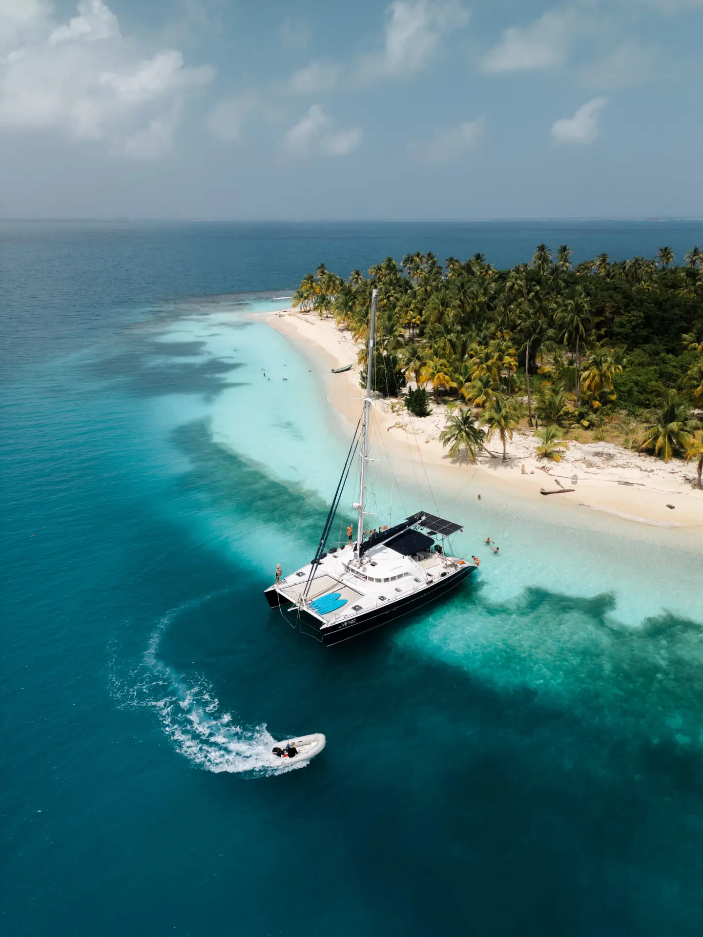 Scenic view of the San Blas Islands in Panama, featuring lush green landscapes, white sandy beaches, and crystal-clear turquoise waters, perfect for sailing adventures.