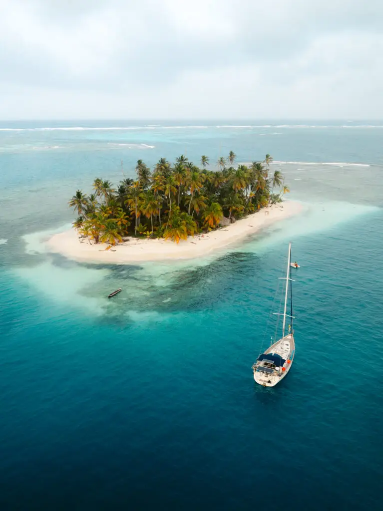 Scenic view of the San Blas Islands in Panama, featuring lush green landscapes, white sandy beaches, and crystal-clear turquoise waters, perfect for sailing adventures.