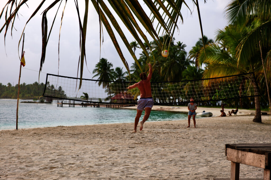 At Nomad Sailors you can use the paddleboards and kayaks to explore the hundreds of tiny, empty islands.