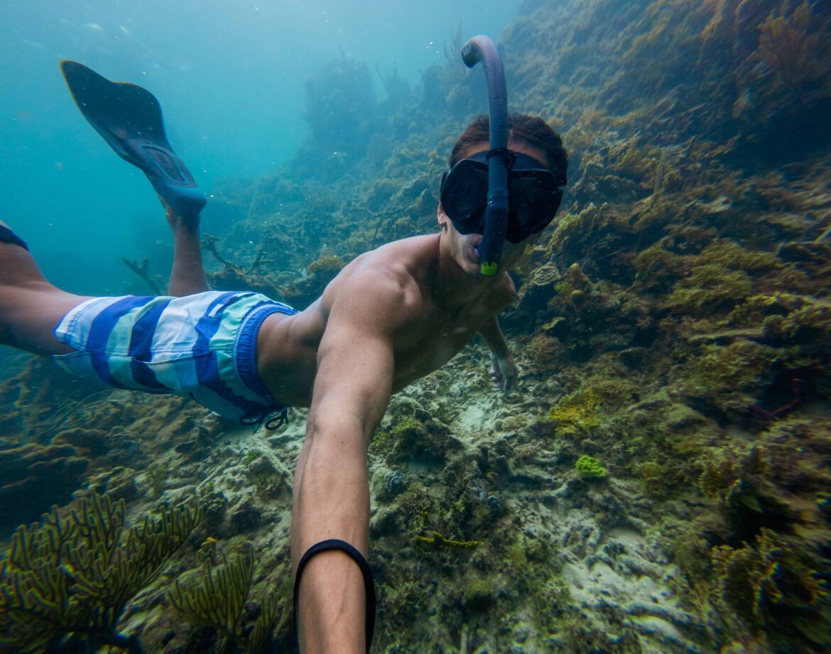 Nomad Sailors. Snorkel in the San Blas Islands