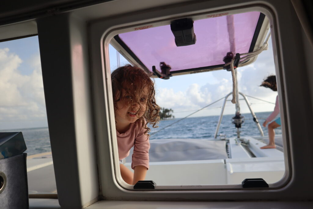 Planning San Blas with kids? Discover why a private catamaran is the safest, most educational family vacation. Safety nets, calm waters, and a true digital detox await.