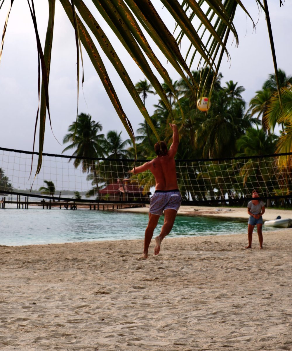 At Nomad Sailors you can use the paddleboards and kayaks to explore the hundreds of tiny, empty islands.