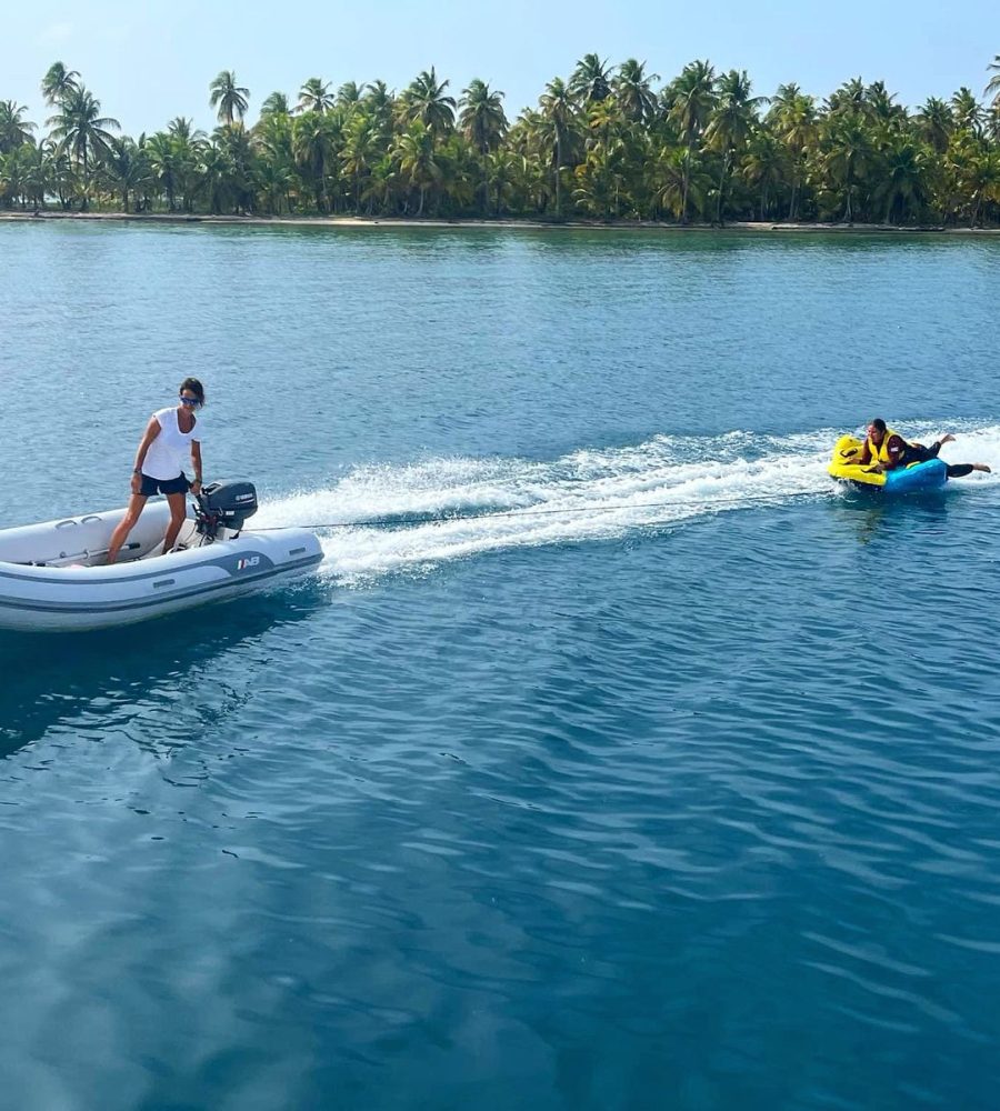Nomad-Sailors_San-Blas-Islands_Lagoon-55-dinghi
