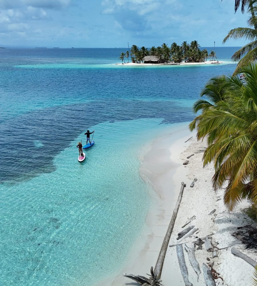 Sailing between islands on a San Blas charter